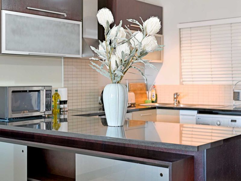 2-Bedroom Apartment in the Heart of Cape Town CBD - Photo 8