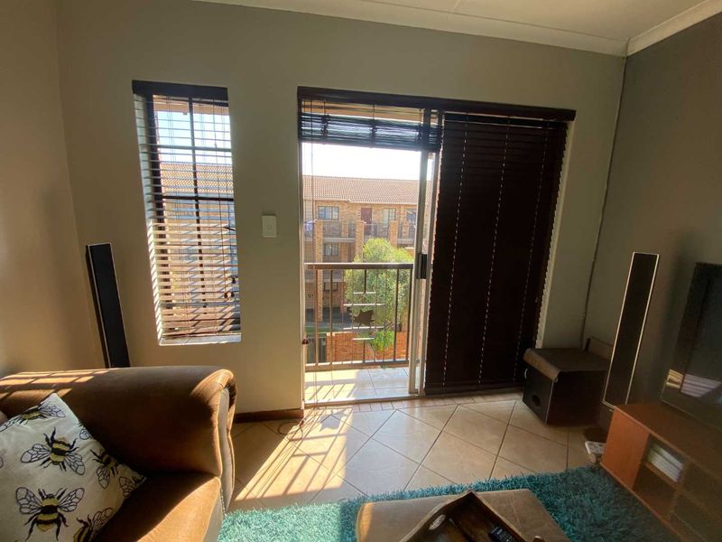 2 Bedroom Apartment / Flat in Eco Park Estate, Centurion. - Photo 6