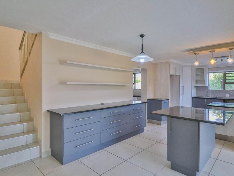 Spacious Estate Living - Photo 9