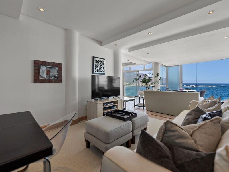 Prime Clifton Living: Secure, Spacious, and Scenic. - Photo 9