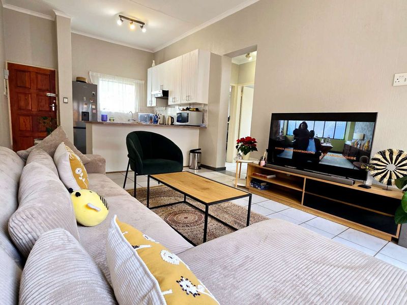 Secure 2-Bedroom Unit in the Heart of Garsfontein - Photo 3