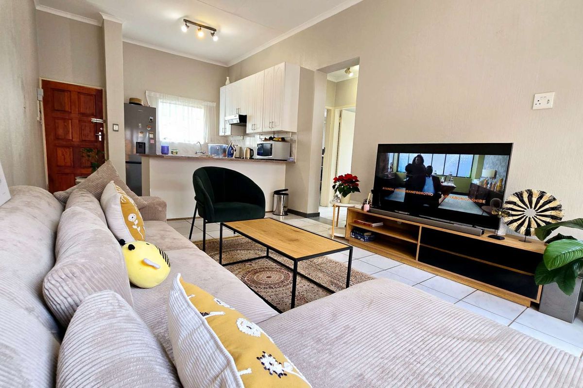 Secure 2-Bedroom Unit in the Heart of Garsfontein - Photo 3