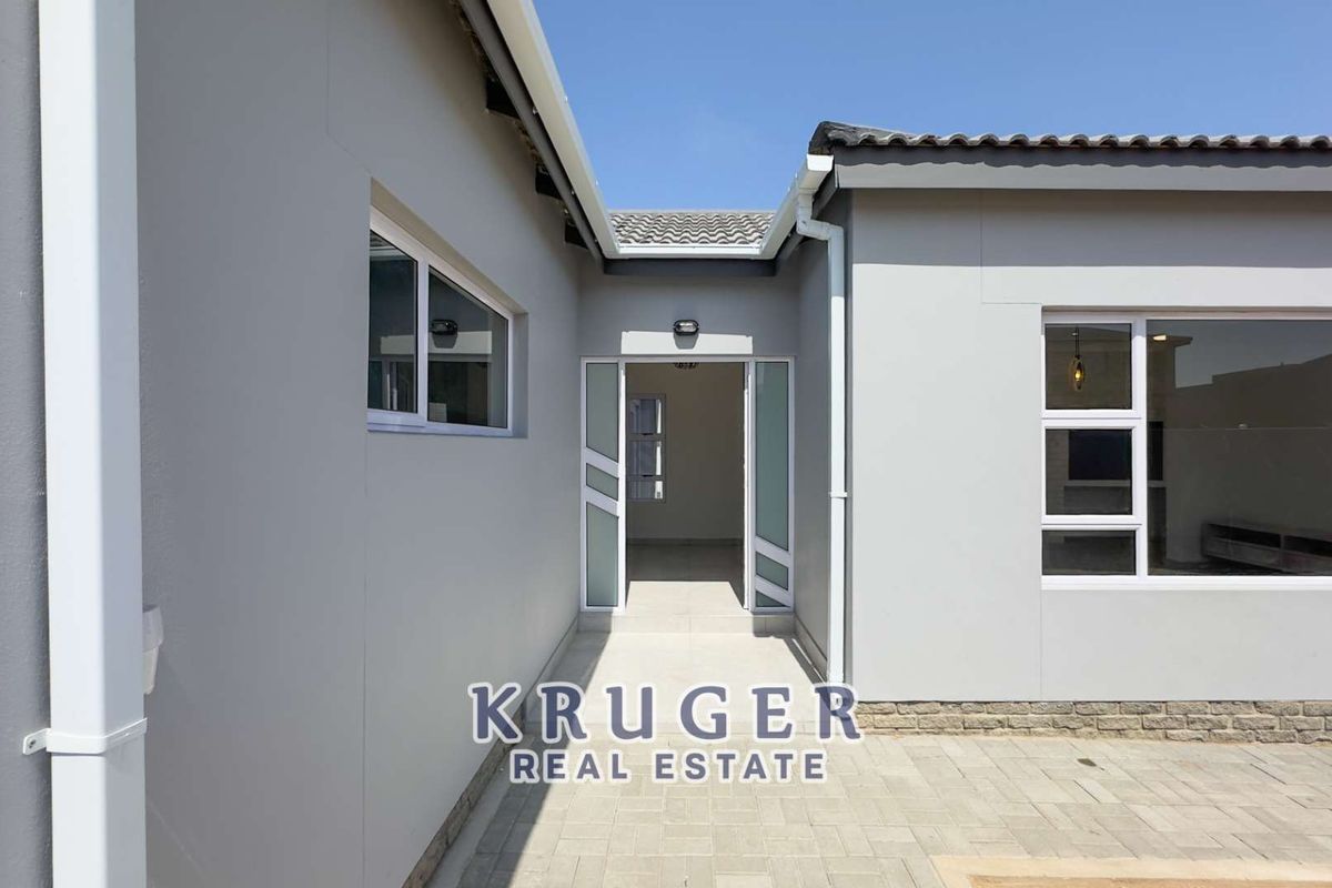 🏡✨ Modern Family Home + Flat – A Must See! - Photo 3