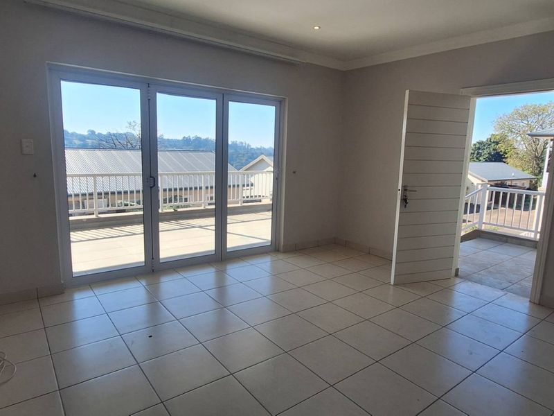 Modern 3 Bed Townhouse in Waterfall with automated Double Garage. - Photo 10
