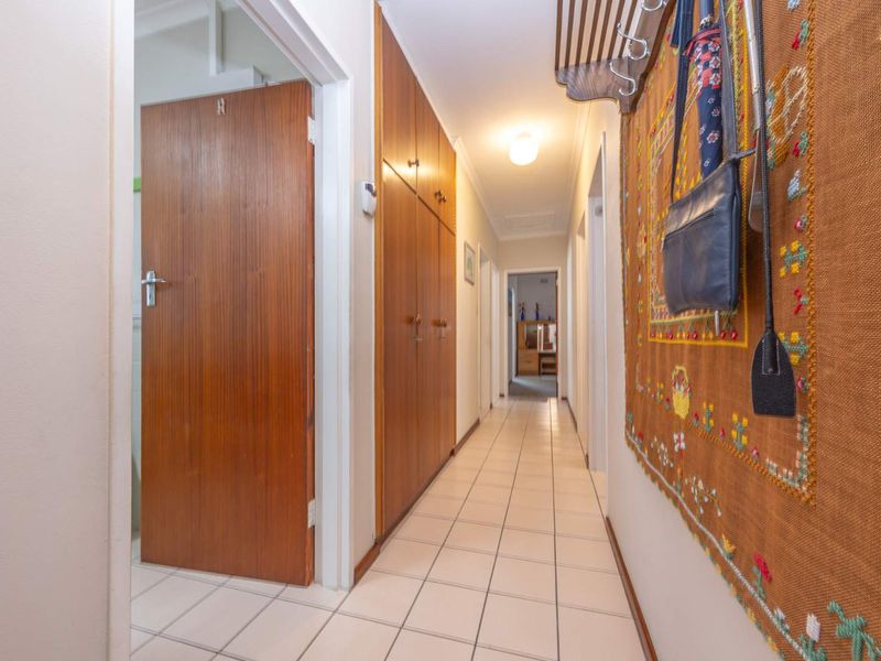 An Exceptionally Versatile Family Residence. - Photo 9