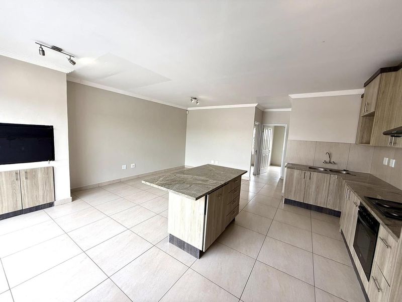 2 Bedroom Townhouse For Sale in Pionierspark Ext 1 - Photo 2