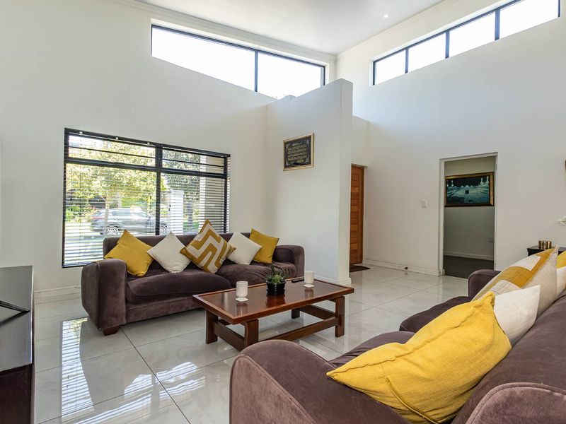 Modern Family Home with Double Volume Living and Separate 2-Bedroom Flatlet - Photo 7