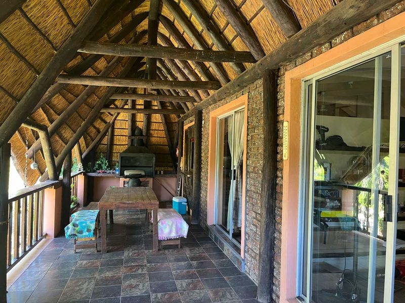 Elegant Double-Storey Family Home in a Prestigious Neighbourhood - Photo 8