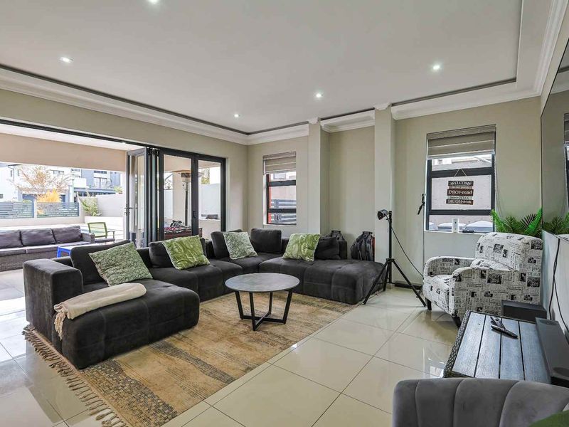 Luxury Family Living in The Hills Game Reserve Estate - Photo 7
