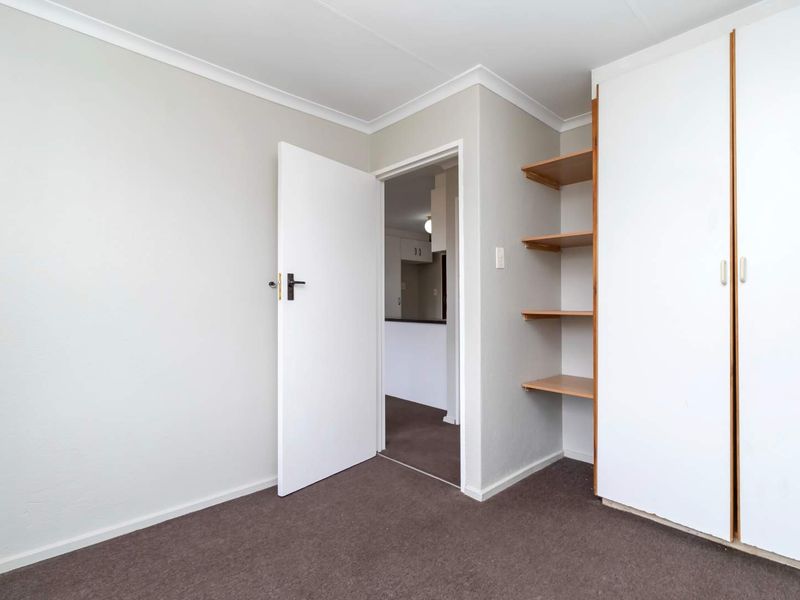 LOVELY THREE BEDROOM TOWNHOUSE - Photo 10