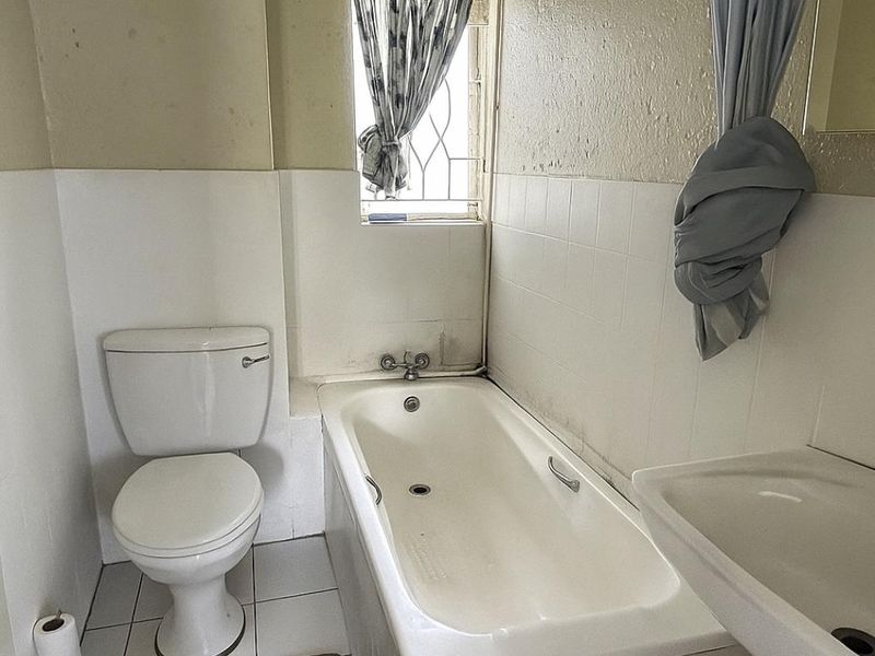 Live the Lifestyle! Pool, Play Area & Perfect Location in Glen Marais - Photo 5