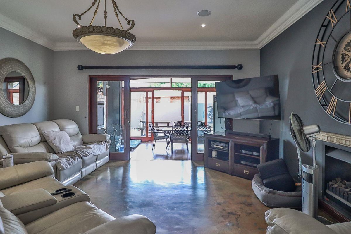 Gorgeous 3 Bedroom Home in Montebello Complex in Estate In Lakefield - Photo 4