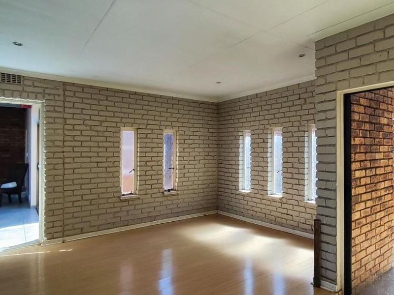 Large family home - Photo 6