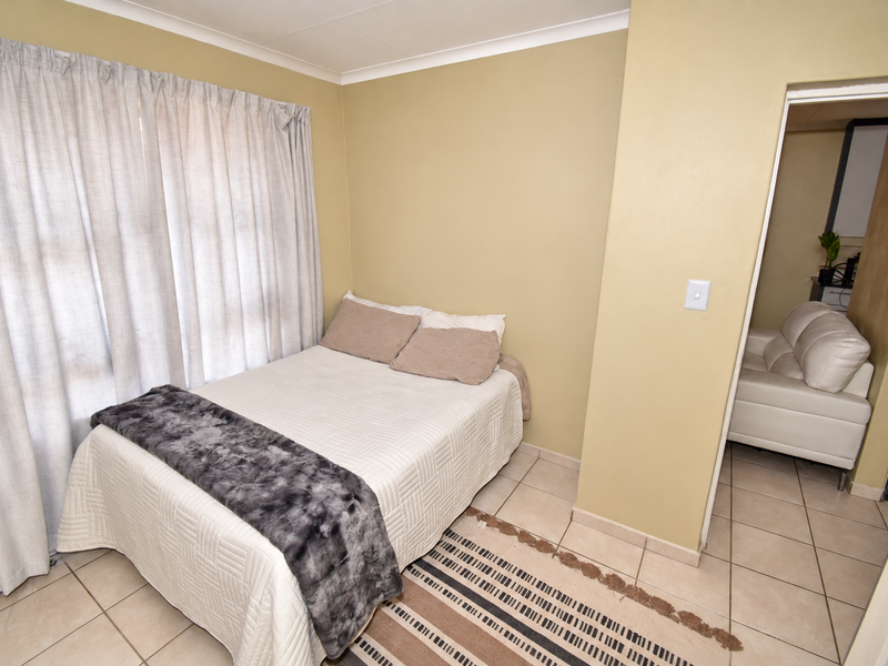 First-Floor Apartment with Beautiful Views - Photo 9
