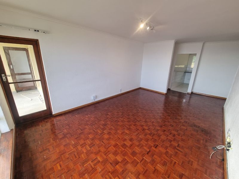 Newly Renovated Unfurnished 3-Bedroom Apartment To Rent in Camps Bay - Photo 2