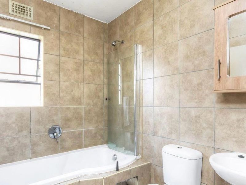 Ground floor 2 Bedroom - Photo 8