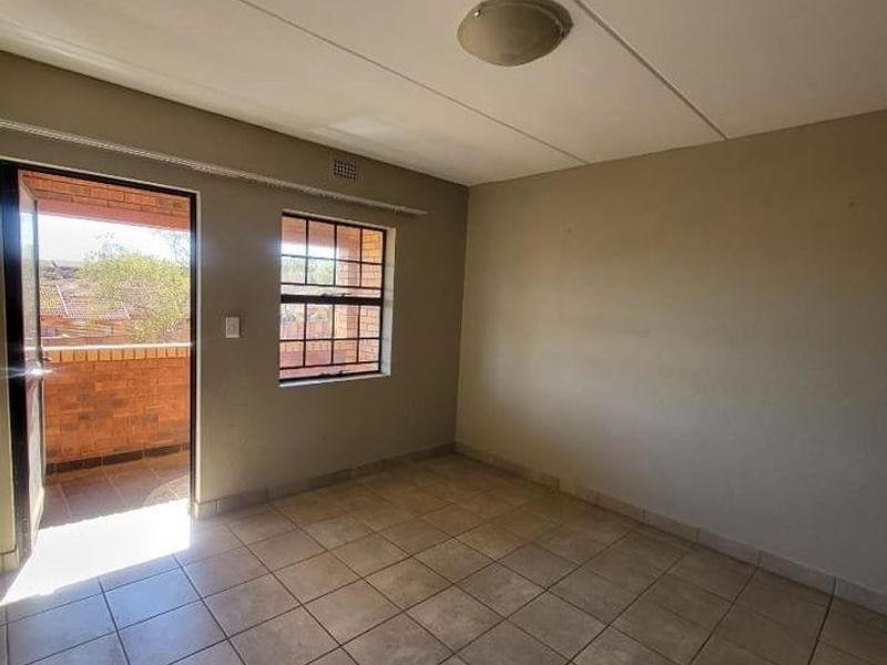 Two Bedroom Apartment in Montana - Photo 9