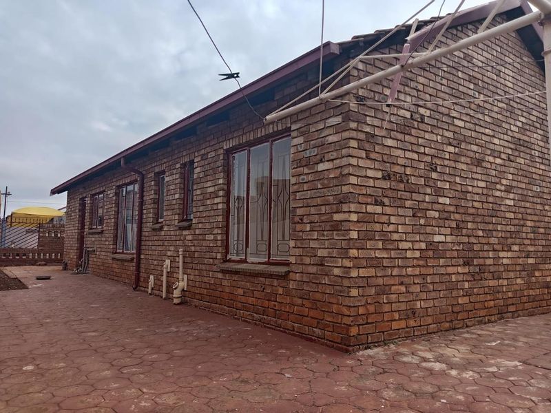 3 Bedroom House For Sale in Ga-Rankuwa Unit 17 - Photo 6