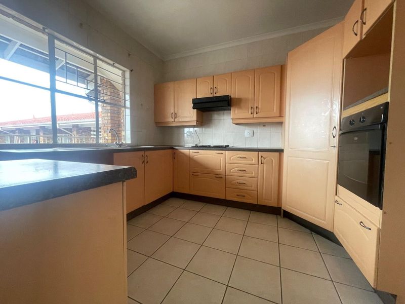Spacious 2-Bedroom Unit with Balcony in Prime Location - Photo 7