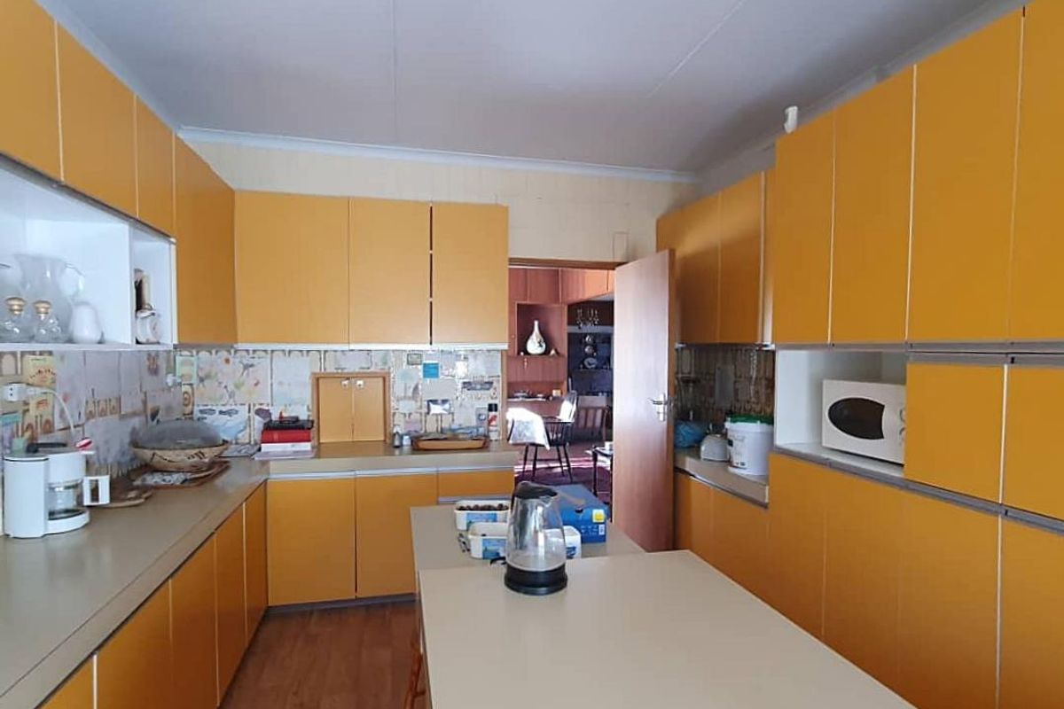 A refined family home for Sale – Klein Windhoek - Photo 4