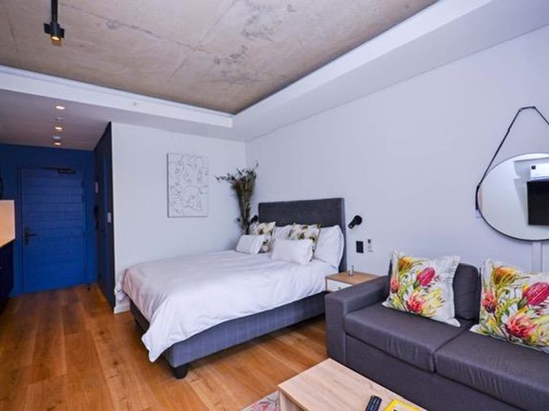 Modern furnished Studio in Station House - Photo 4