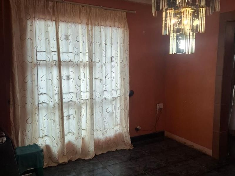 2 Bedroom House for sale - Photo 3