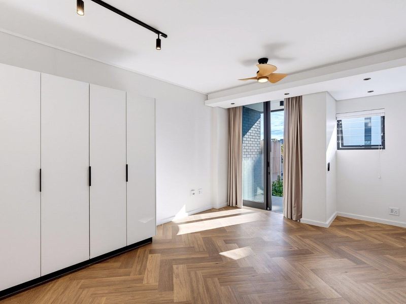 Secure Waterfront Studio Apartment with Stunning Views - Photo 2