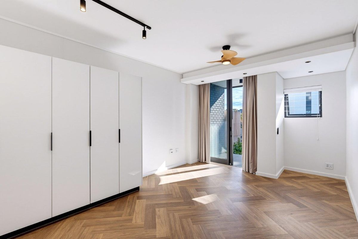 Secure Waterfront Studio Apartment with Stunning Views - Photo 2