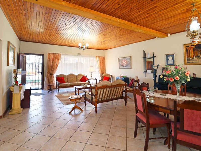 Beautiful well maintained family home - Photo 8