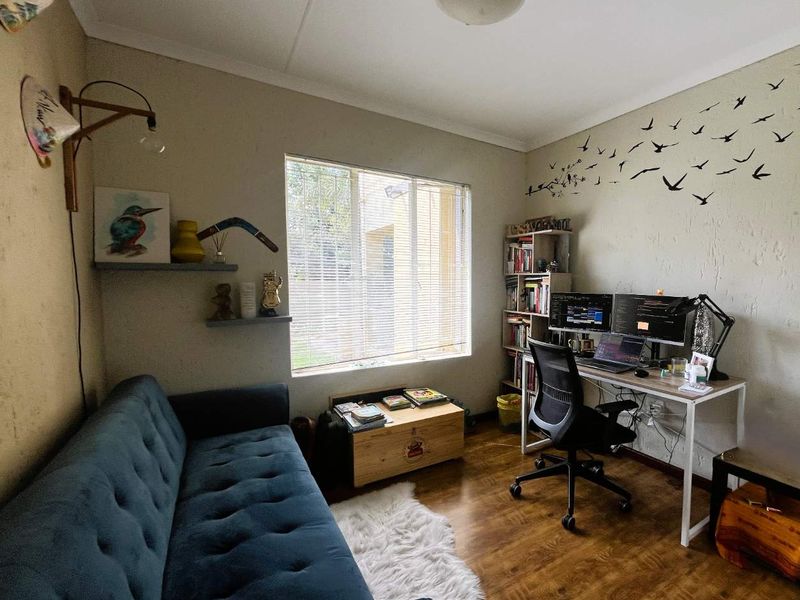 Modern Contemporary Living with Everyday Convenience - Photo 10