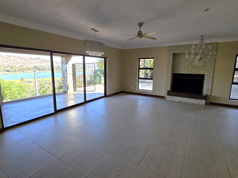 4 Bedroom Entertainers Home in Birdwood Estate - Photo 7