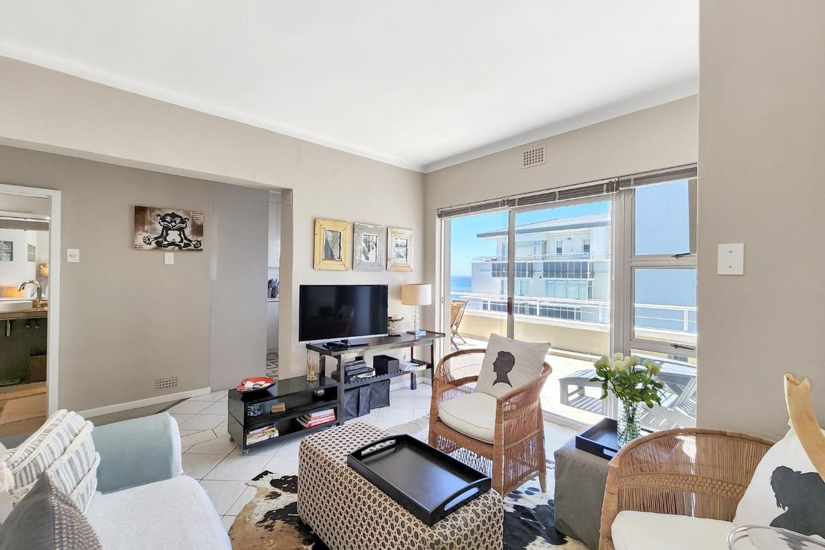 Beachfront bliss from the 7th floor with sea views - Photo 4