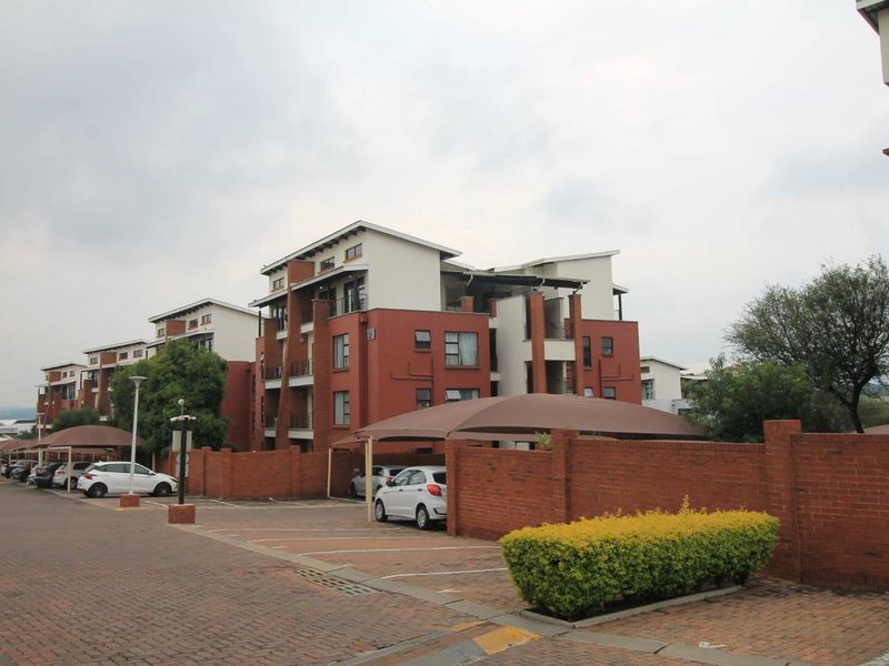 Modern Apartment in Strelitzia Greenstone Hill - Photo 2