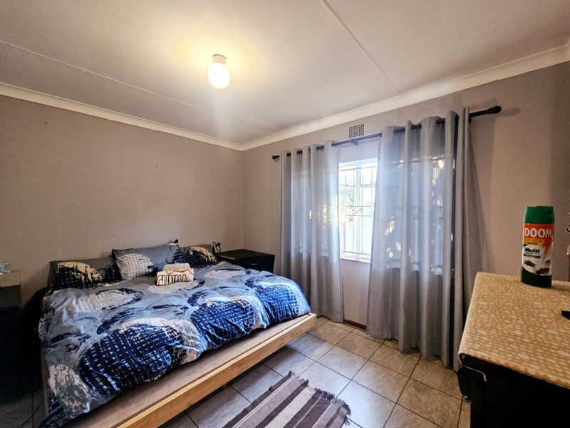 **Charming 3-Bedroom Home in Prime Location** - Photo 10