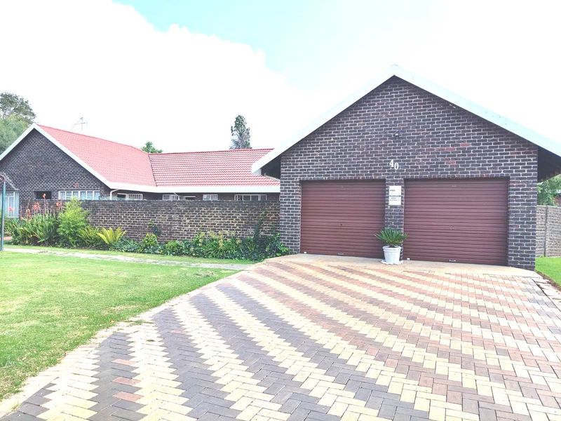 FAMILY HOME FOR SALE IN SHARON PARK ESTATE - Photo 4