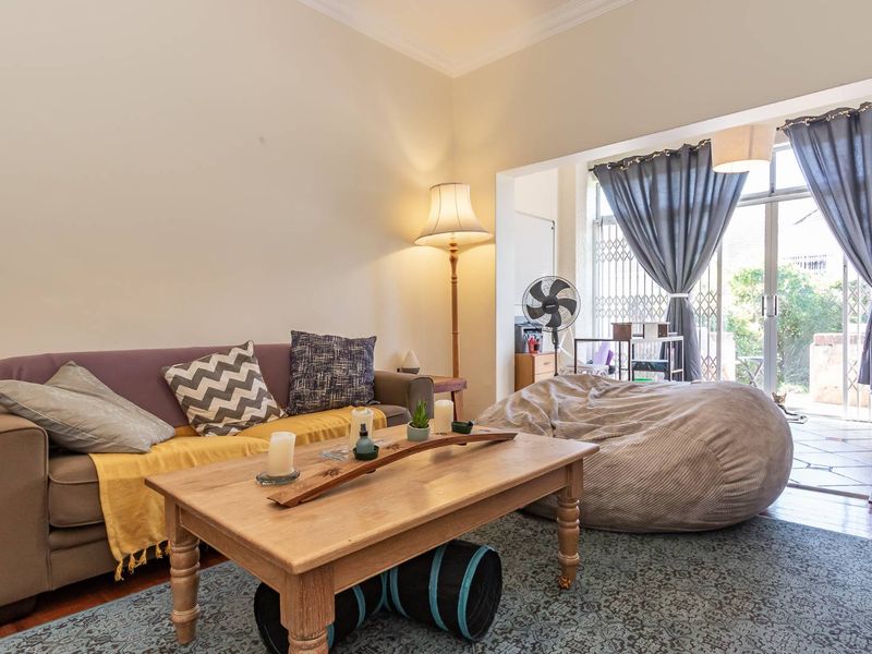 Spacious 2-Bedroom Apartment with Private Garden in Kenilworth - Photo 4