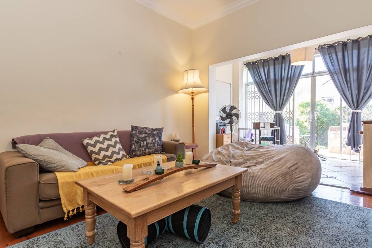 Spacious 2-Bedroom Apartment with Private Garden in Kenilworth - Photo 4