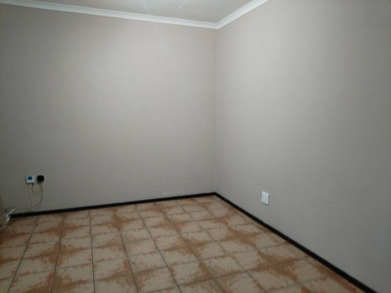 3 Bedrooms house for sale in Hlanganani - Photo 7