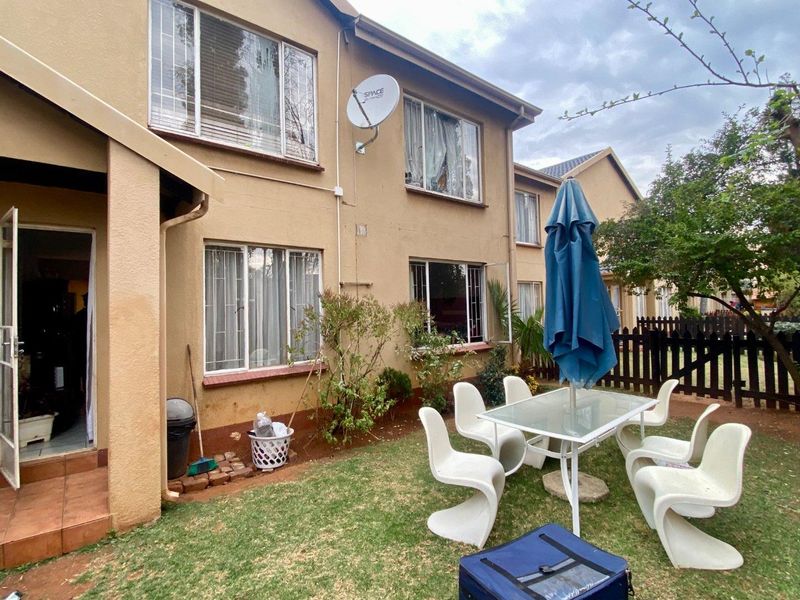 Ground Floor Living: 2-Bedroom Unit - Photo 5