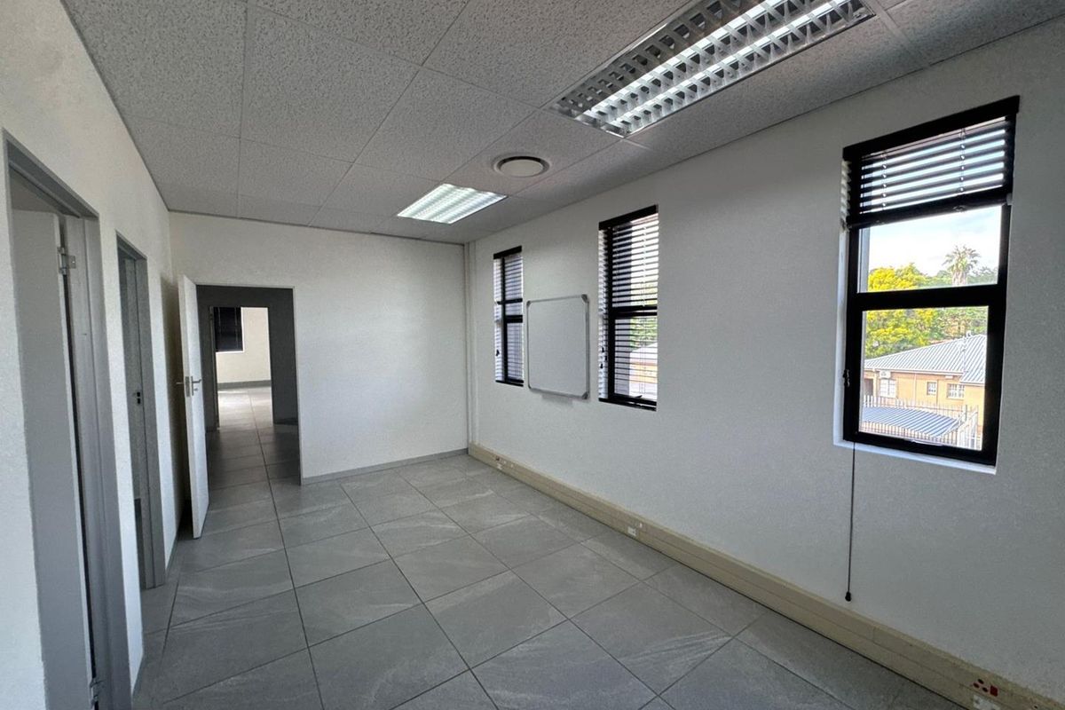 Prime office space to let - Photo 2