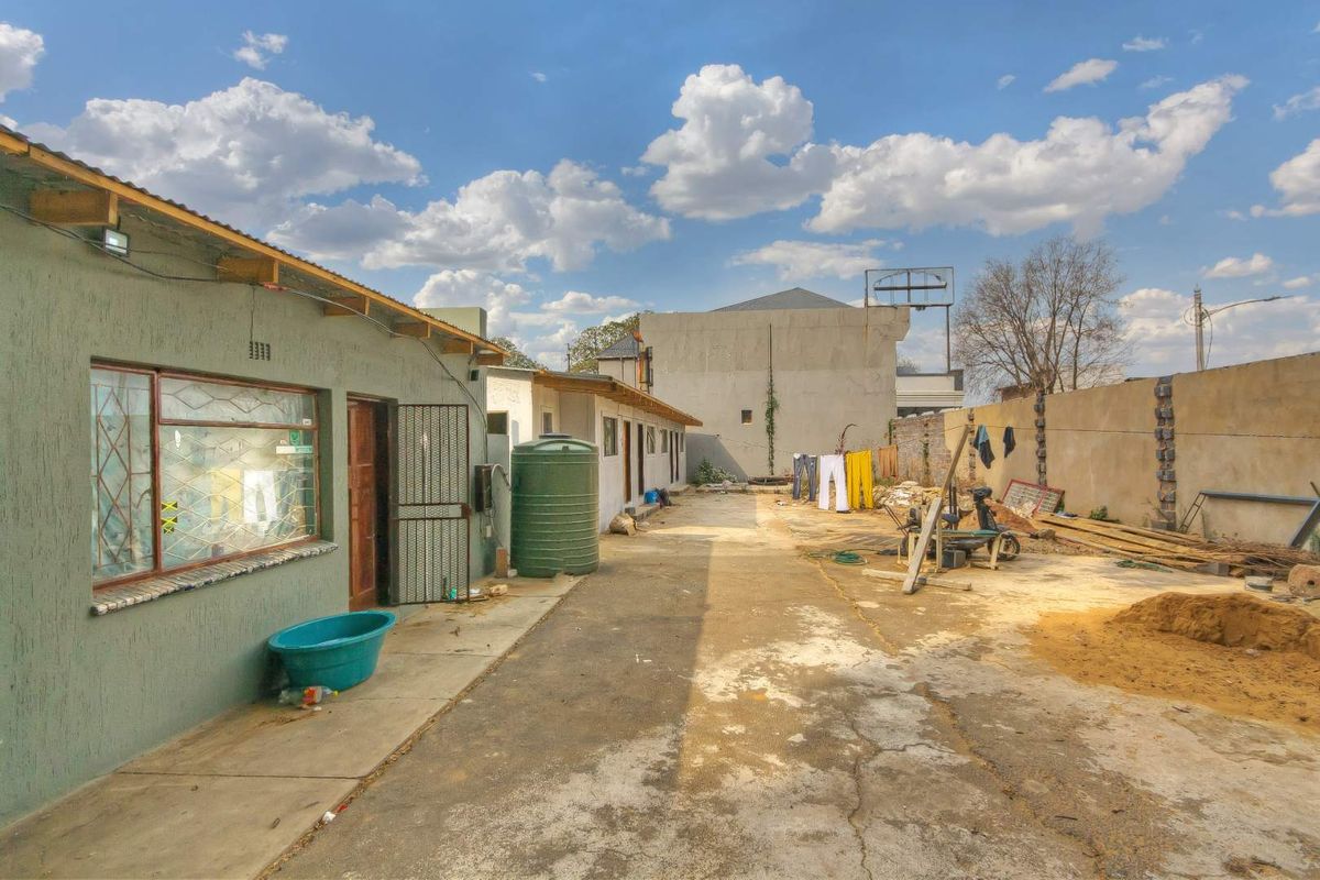 6 Bedroom investment property - Photo 4