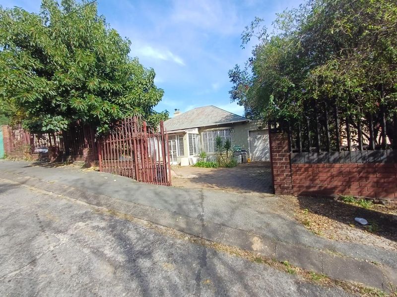 Kensington,Johannesburg 2 Bedroom house with outside room - Photo 1
