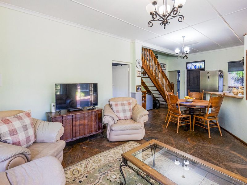 Family home with cottage - Photo 4