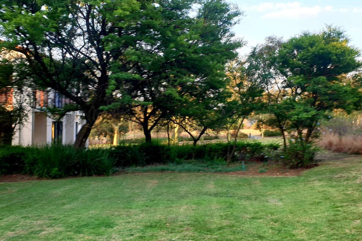 Excellent Position – Low Maintenance Contemporary additions.  All you can ask for with the price tag to match!!! - Photo 2