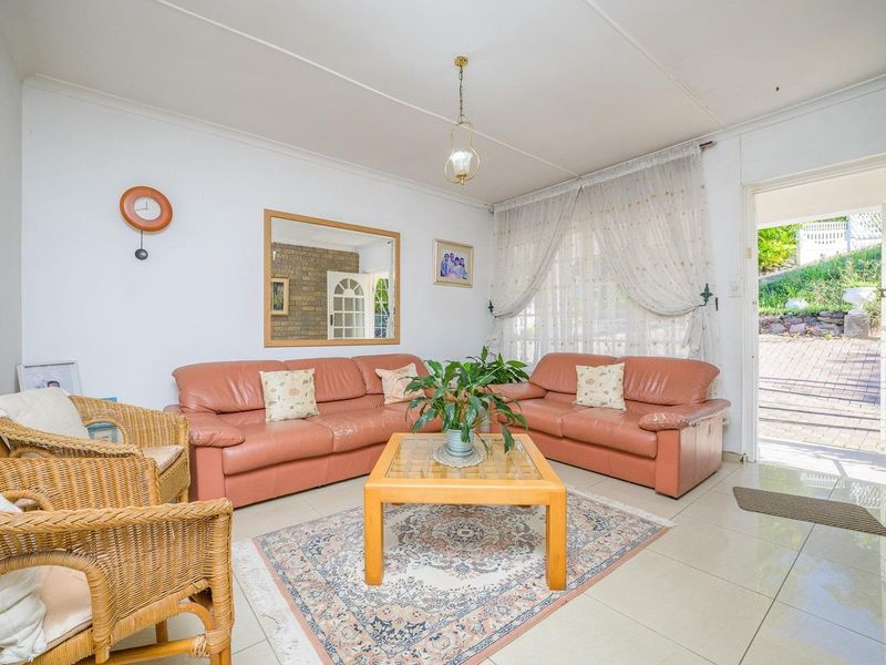 Spacious &amp; Secure Family Home in Shallcross with a View! - Photo 5