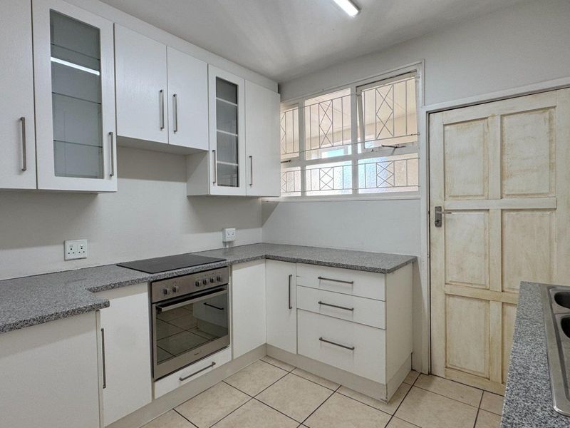 Stunning Apartment with beautiful sea views in Glenashley Heights – Share Block - Photo 10