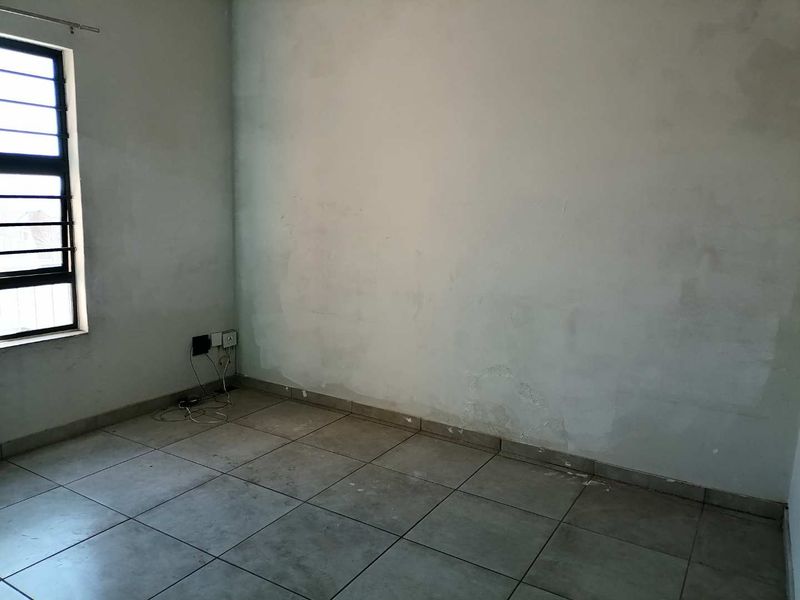 Secure family living in Southills Germiston - Photo 10