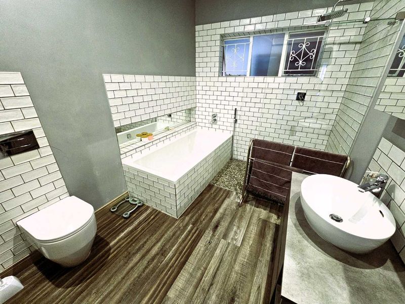 SOLD - Exquisite Family Haven – A Prestige Properties Exclusive - Photo 8