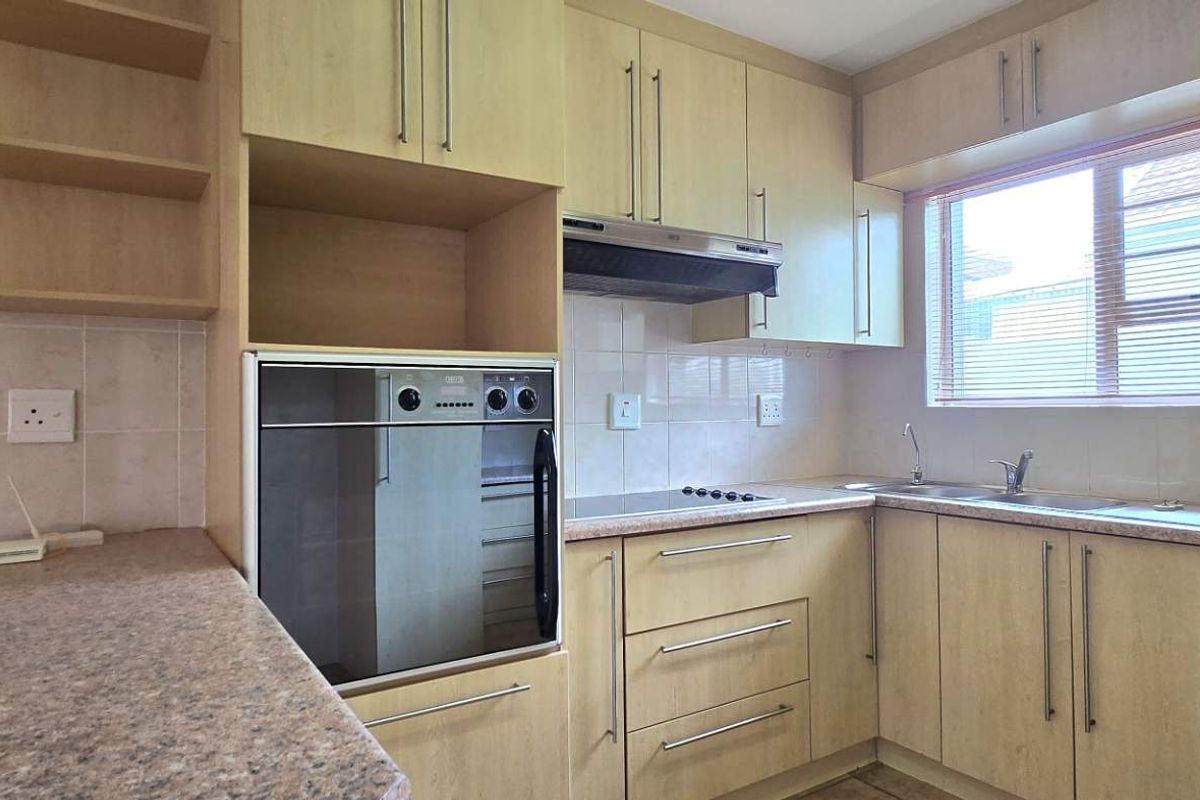 Secure Three Bedroom Coastal Home for Sale in Franskraal Close to Beach and Amenities - Photo 5