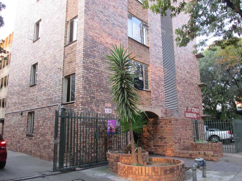ONE [1]BEDROOM APARTMENT SPUY STREET GARDENS  FOR SALE IN SUNNYSIDE - Photo 3